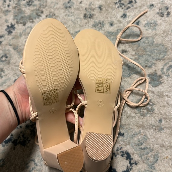 Lace up heels - Picture 3 of 3